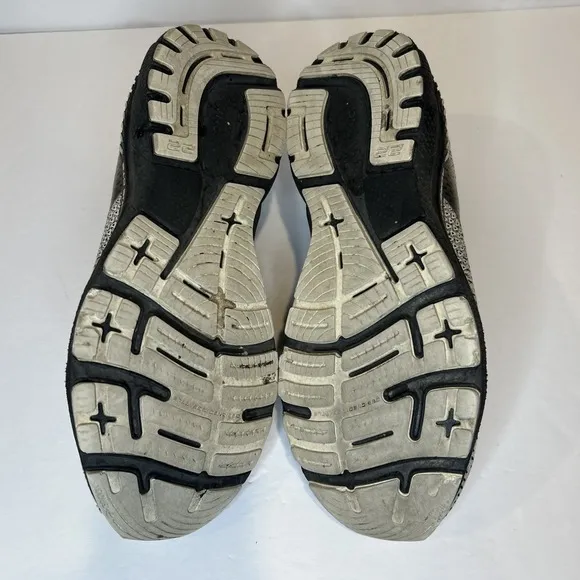Brooks Adrenaline GTS 22 Men's 11 Grey White Black Shoe Running Trainer Comfort