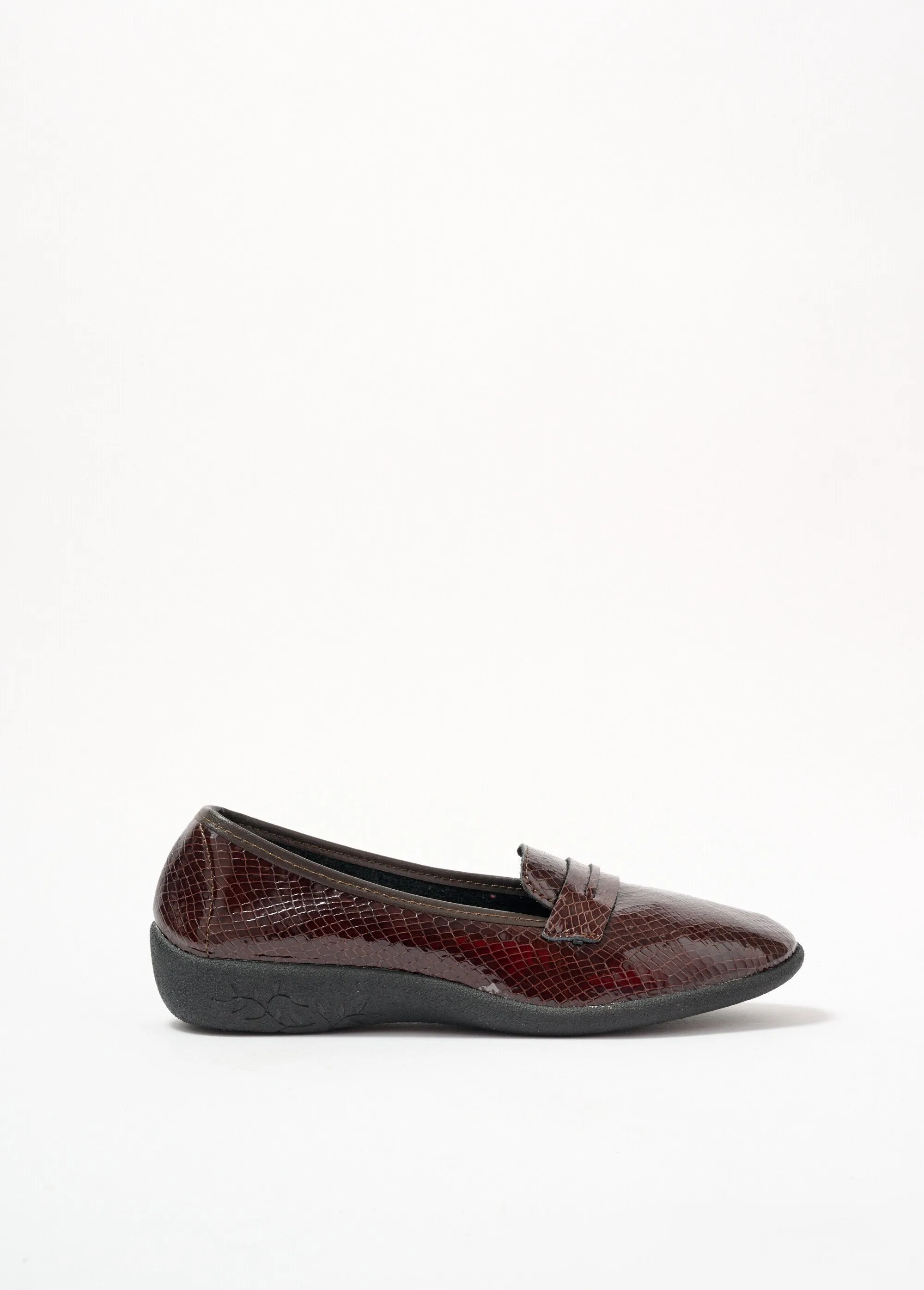 Crocodile-effect leather patent loafers, width comfort