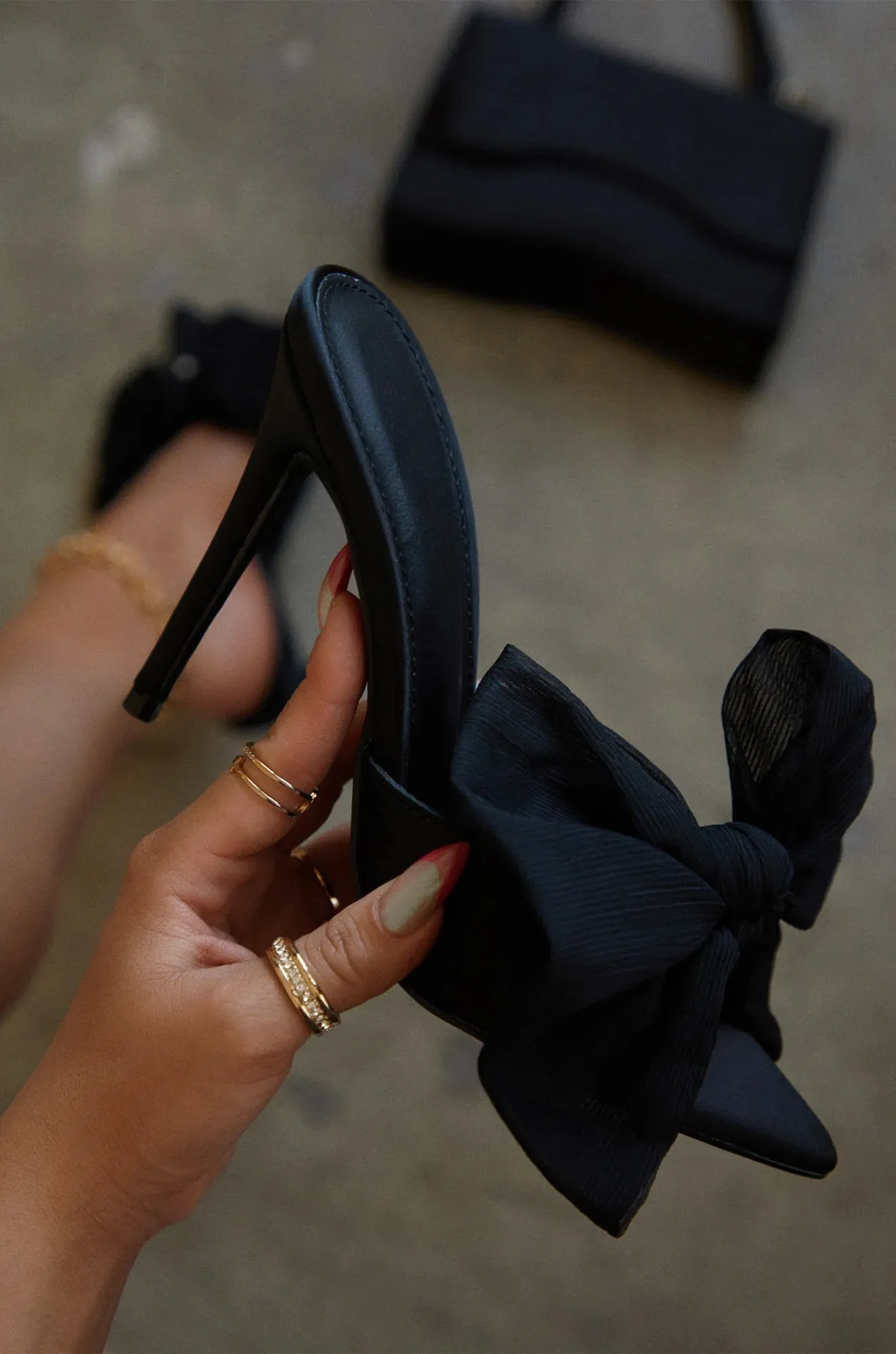 Elegant Bow Mule Heels (Black)