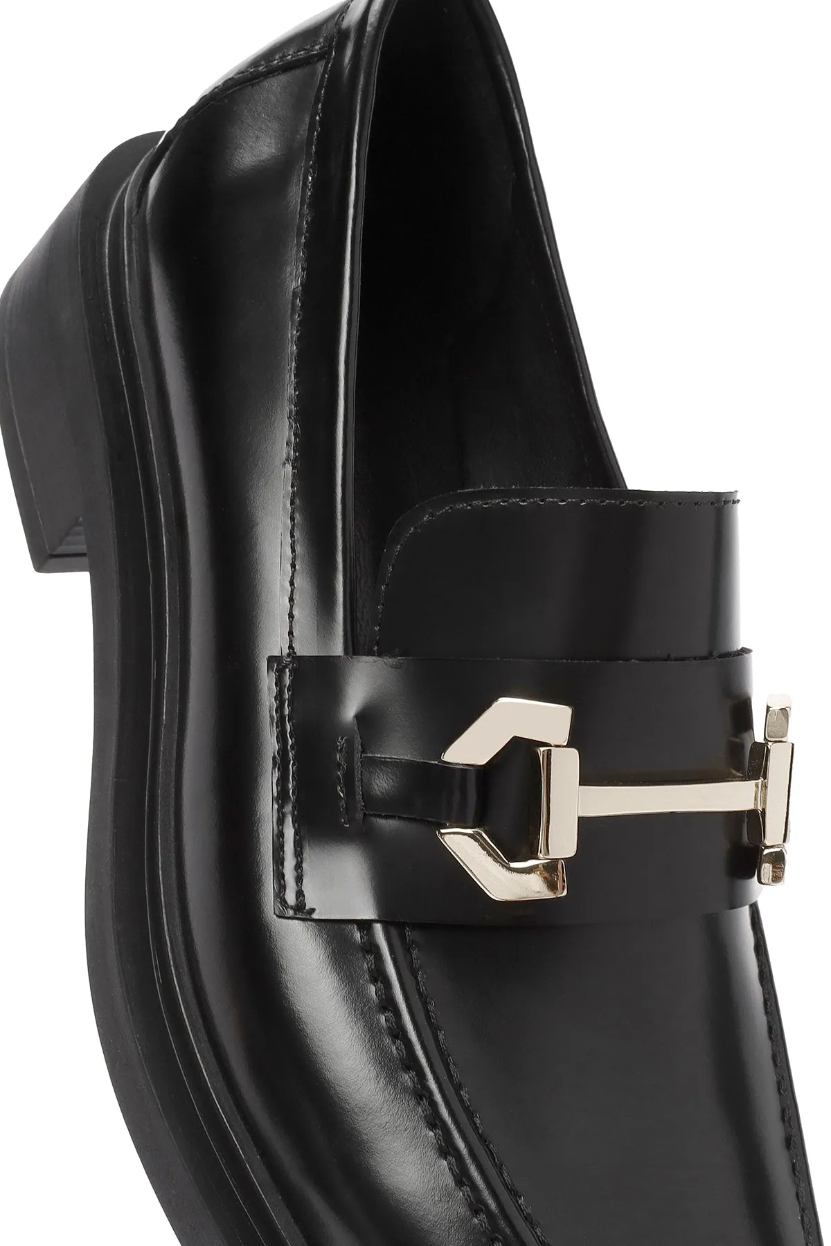 Kadın Siyah Toka Detaylı Deri Maskülen Loafer
