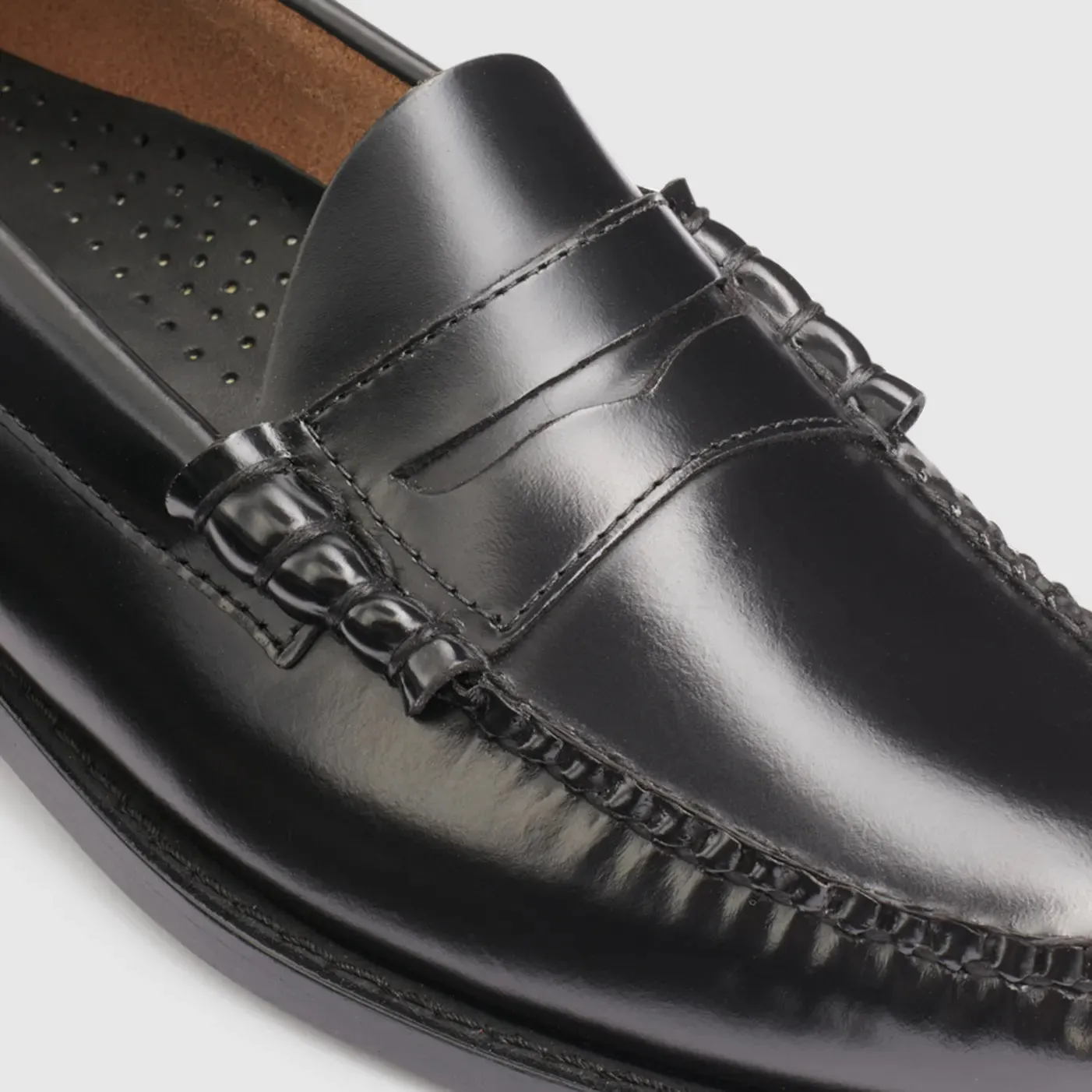 Larson Weejuns Loafer in Black