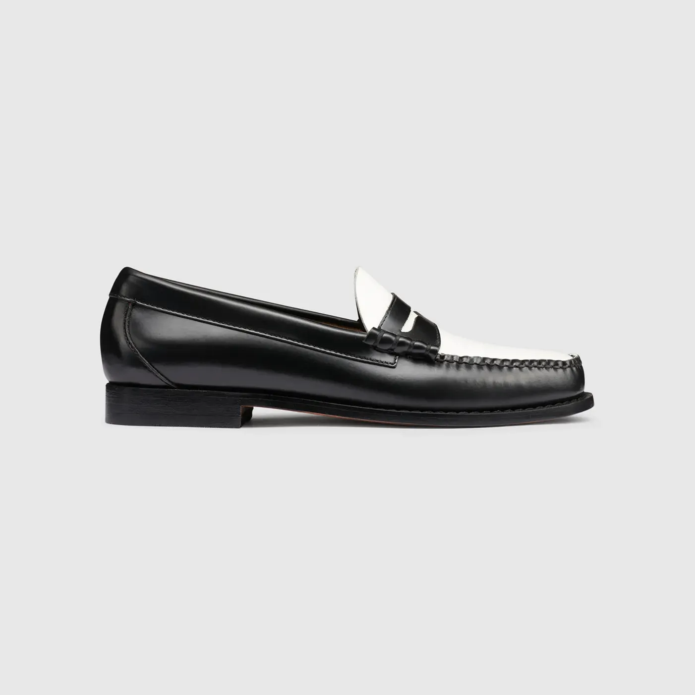Larson Weejuns Loafer in Black/White