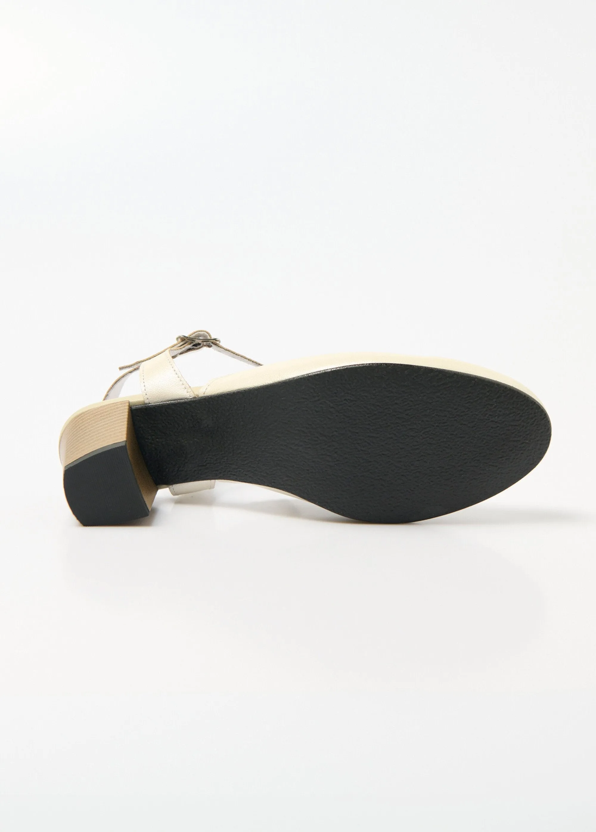 Leather salome sandals with high heels and comfort width