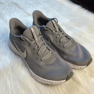 Nike Revolution 5 Cool Gray Running Sneaker
