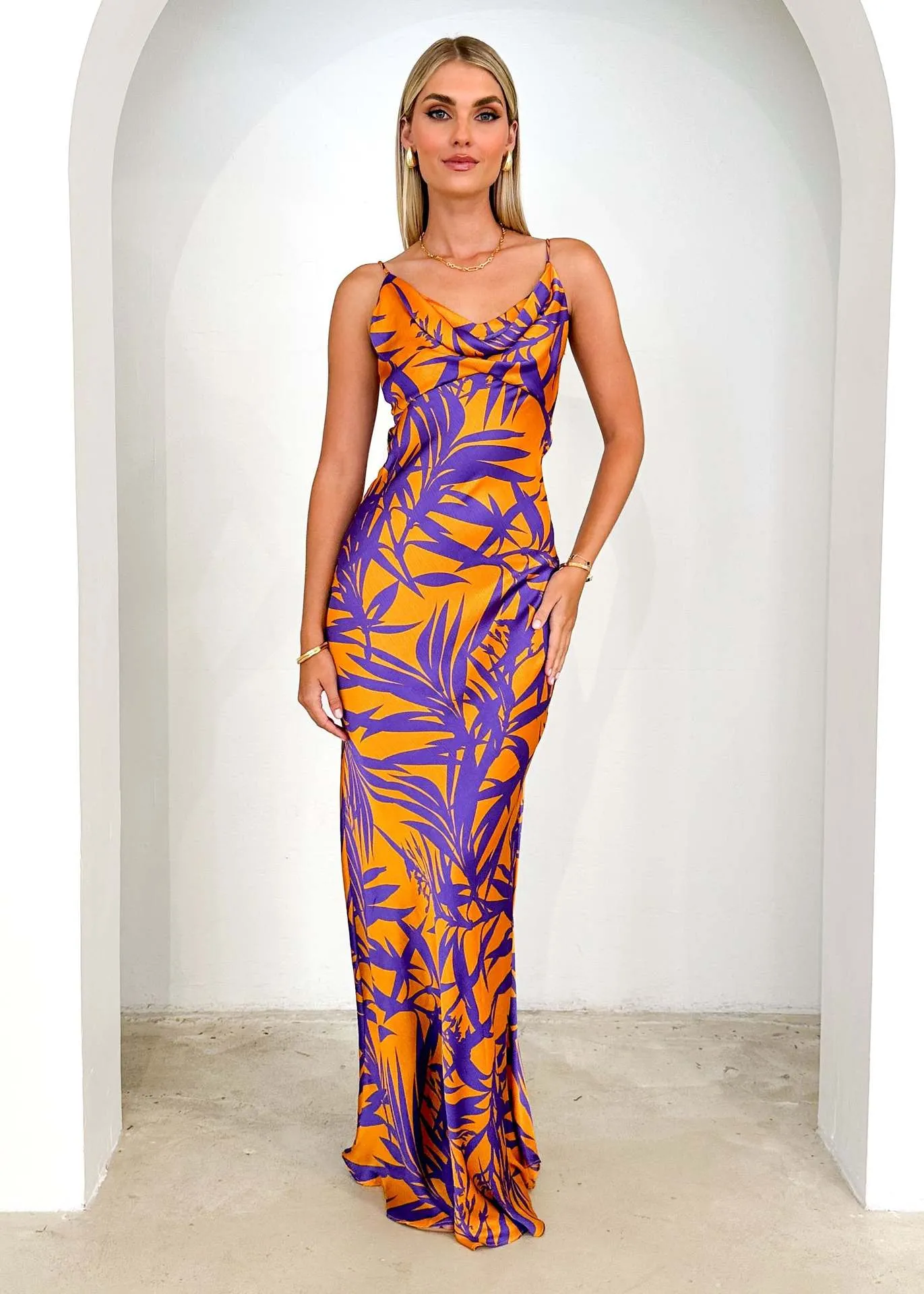 Vibrant Tropical Print V-Neck Maxi Dress with Sleek Silhouette
