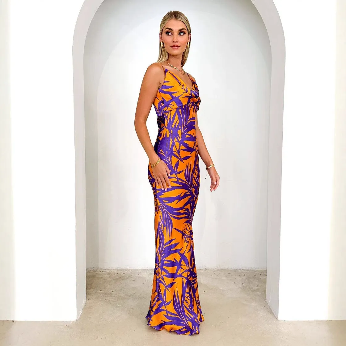 Vibrant Tropical Print V-Neck Maxi Dress with Sleek Silhouette