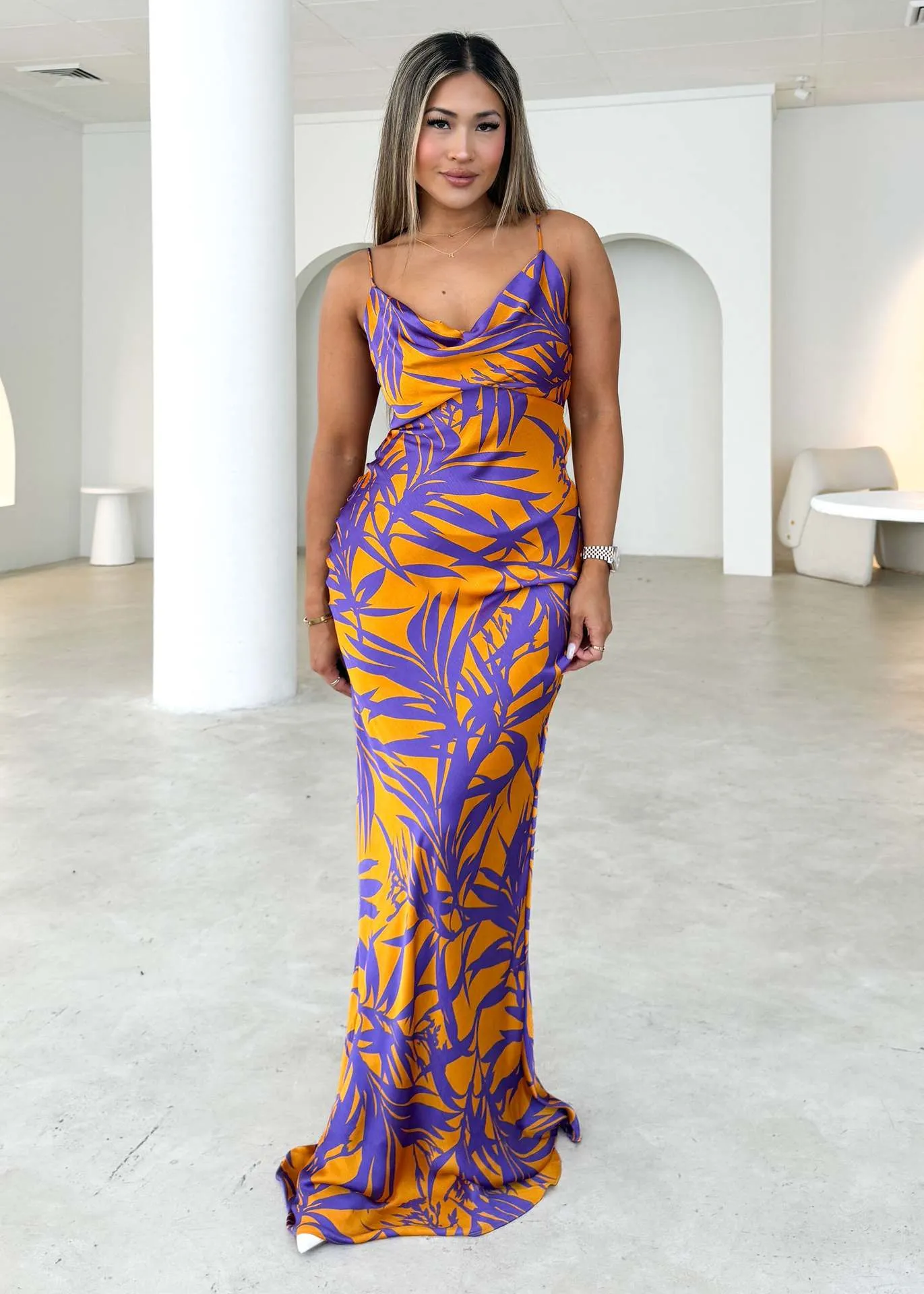 Vibrant Tropical Print V-Neck Maxi Dress with Sleek Silhouette