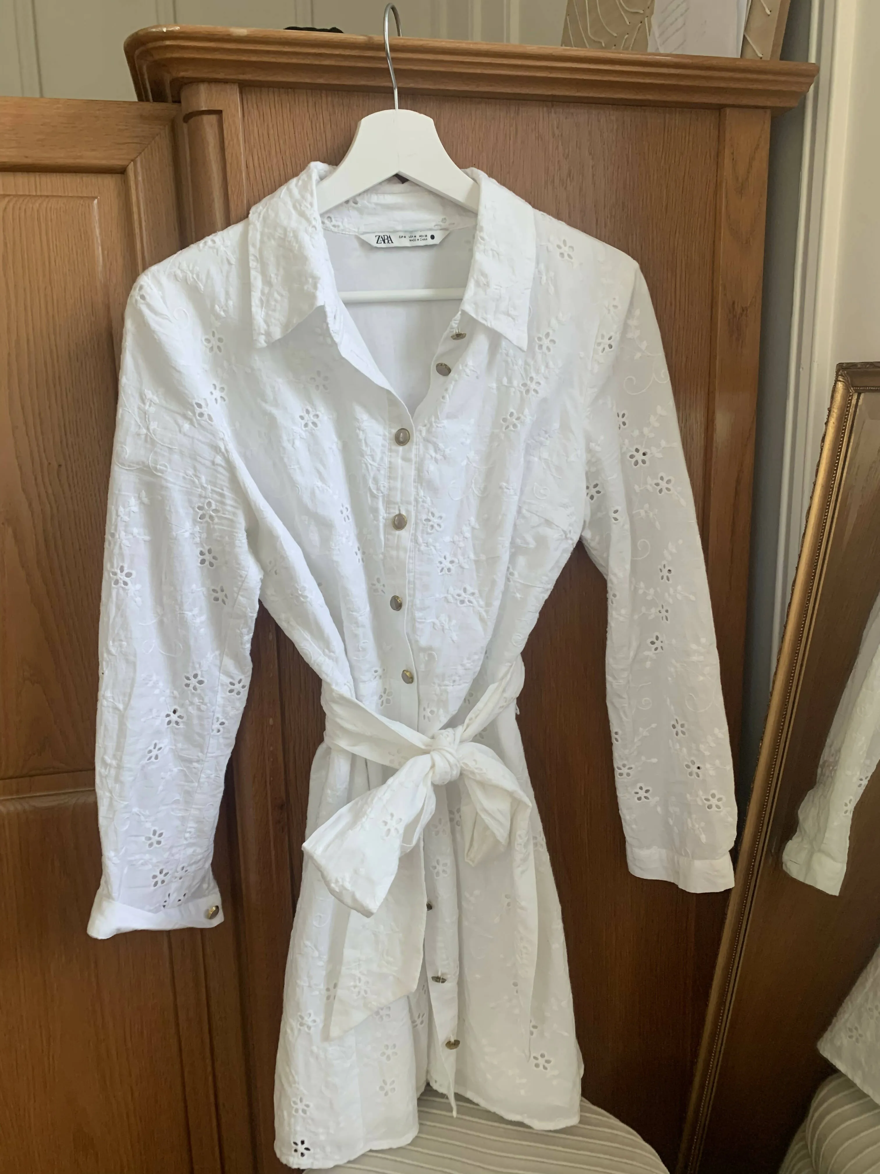 *weisses Kleid mit Blumenmuster, Gr.38/M*