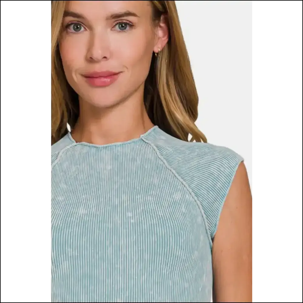 Zenana Chic Ribbed Cropped Top
